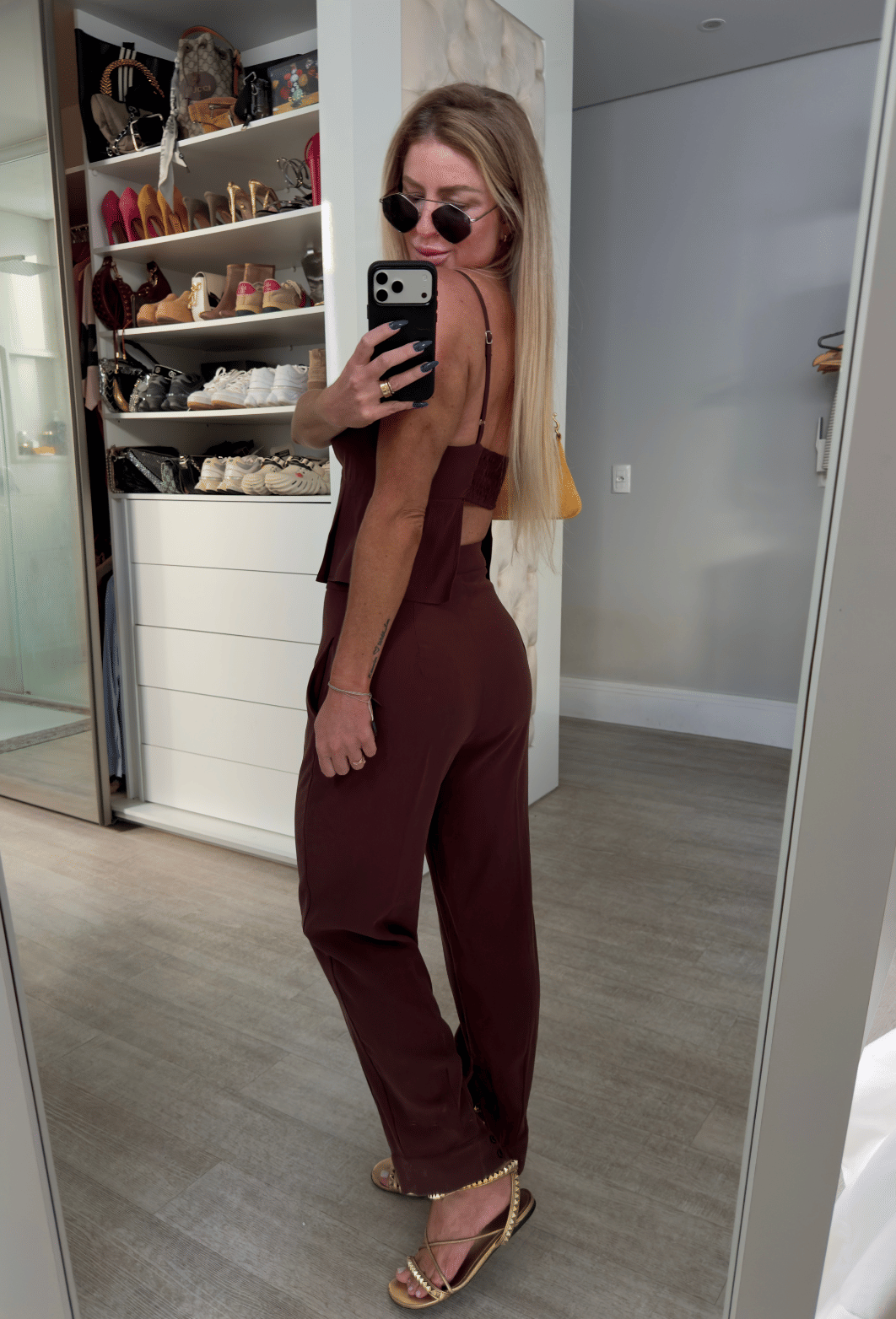 Conjunto calça e blusa com pregas em alafaitaria Carol Conjunto calça e blusa com pregas em alafaitaria Carol