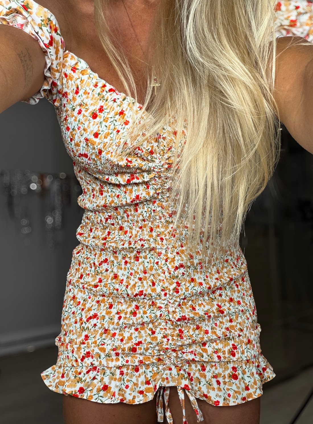 Vestido cereja off white com estampa de  flores