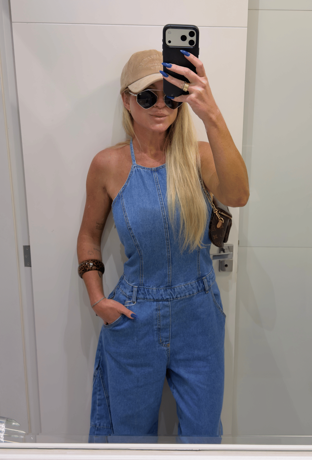 Macacão jardineira jeans balloon Luiza Macacão jardineira jeans balloon Luiza