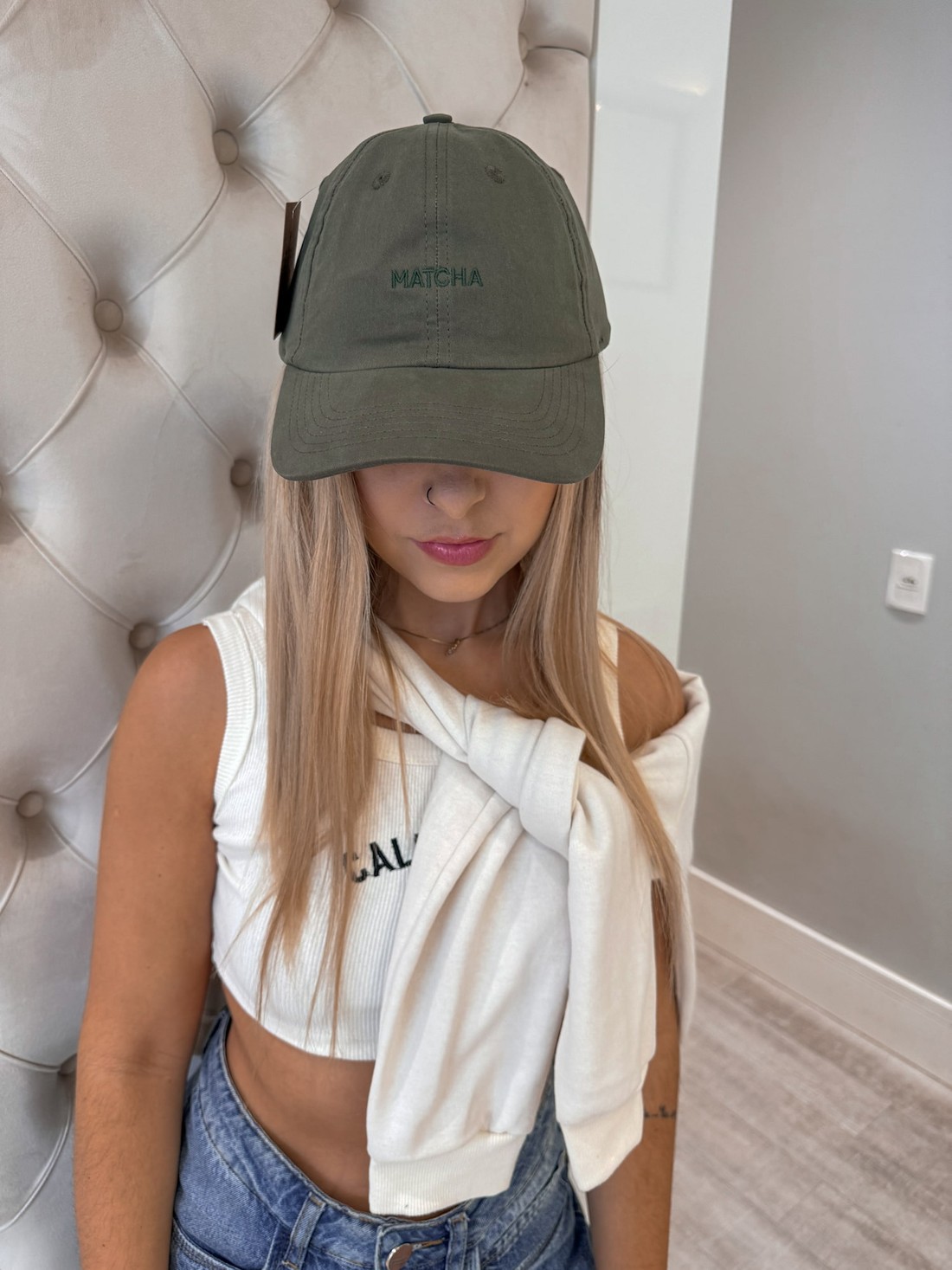 Boné com bordado frontal