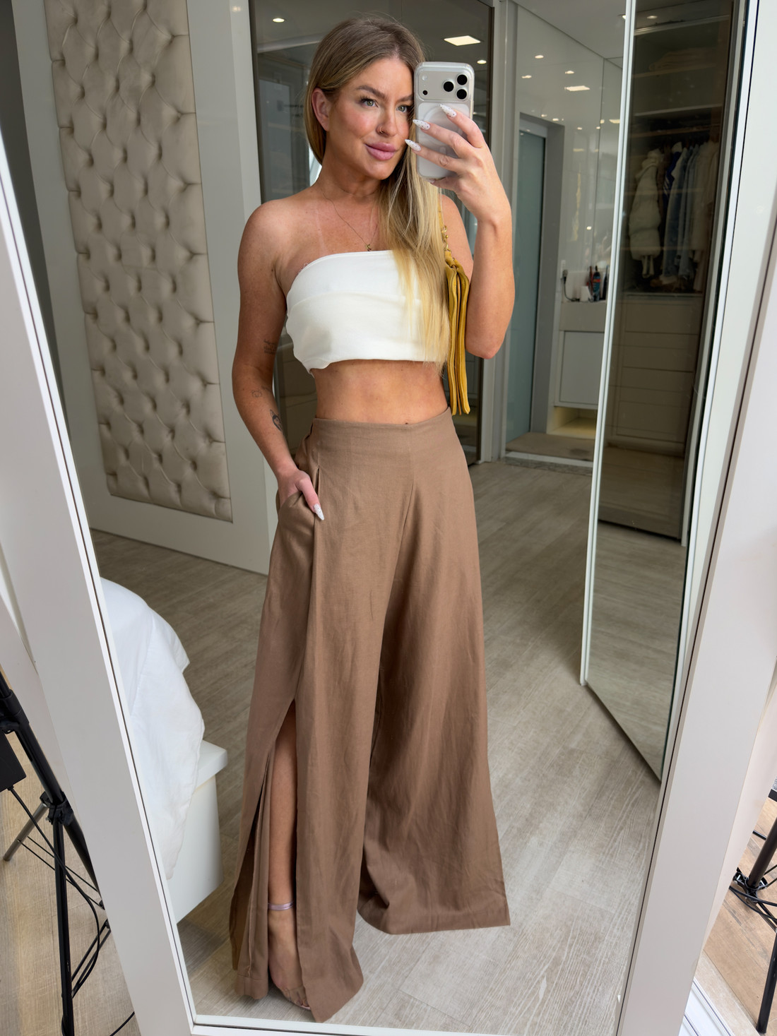 Calça pantalona com abertura Cássia Calça pantalona com abertura Cássia