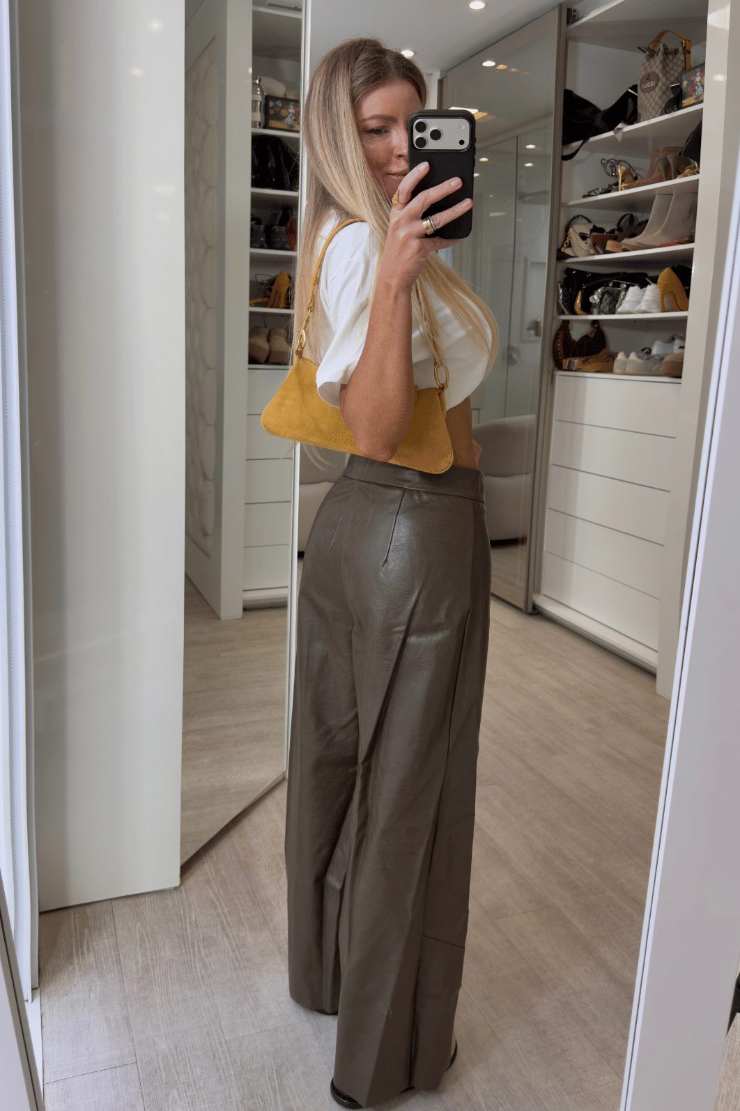 Conjunto calca pantalona e corset em Couro Brenda Conjunto calca pantalona e corset em Couro Brenda