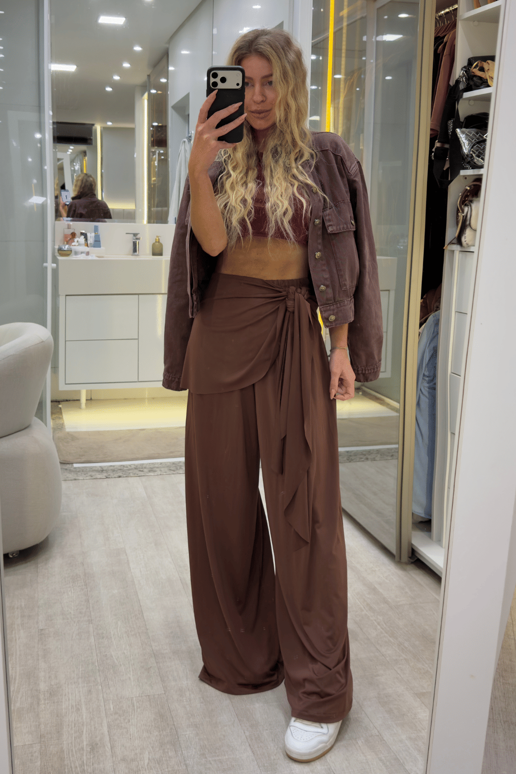Calça pantalona com sobreposição em poliamida Calça pantalona com sobreposição em poliamida