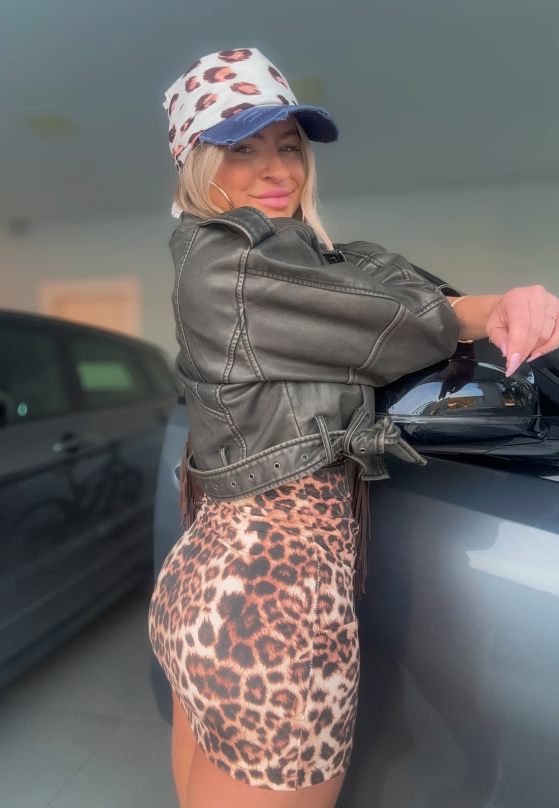 Lenço off white com estampa onça Lenço off white com estampa onça