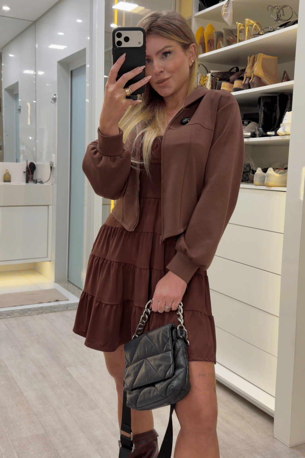 Vestido soltinho em babado MARROM Taylor Vestido soltinho em babado MARROM Taylor