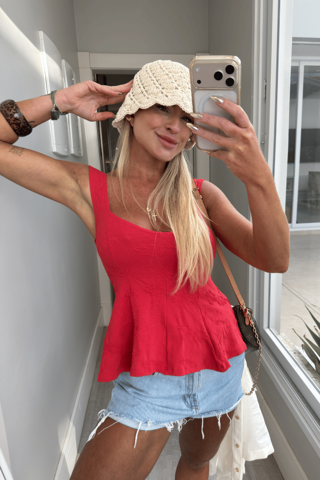 Conjunto blusa regata com babados e saia texturizado Eva vermelho Conjunto blusa regata com babados e saia texturizado Eva vermelho
