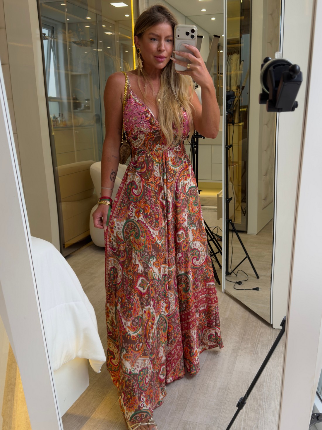 Vestido longo com detalhes bordados Indiano