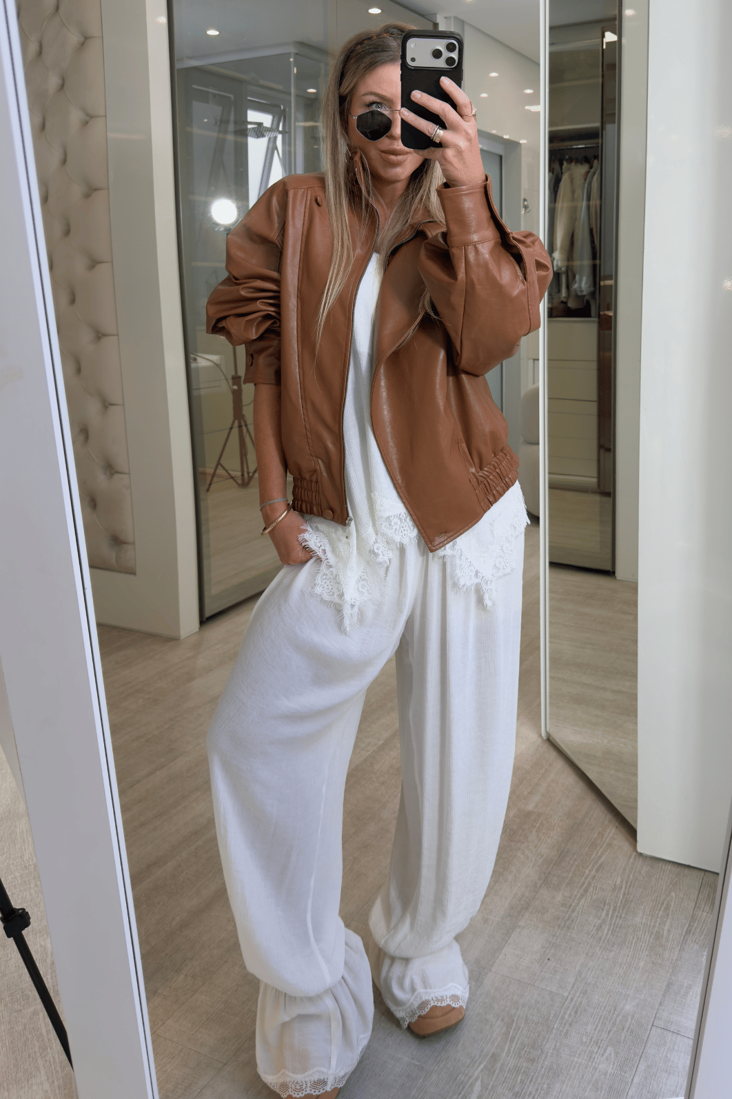 Calça balloon com detalhes em renda Paola Calça balloon com detalhes em renda Paola