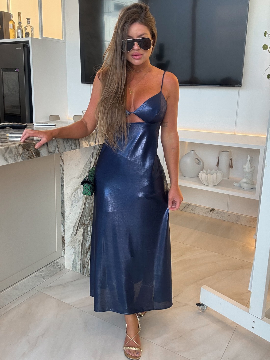 Vestido midi busto vazado frente única Vestido midi busto vazado frente única