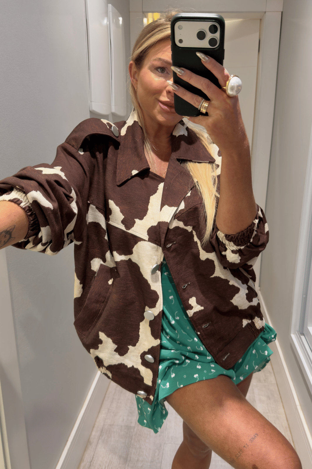 Jaqueta bomber estampa de vaca Jaqueta bomber estampa de vaca