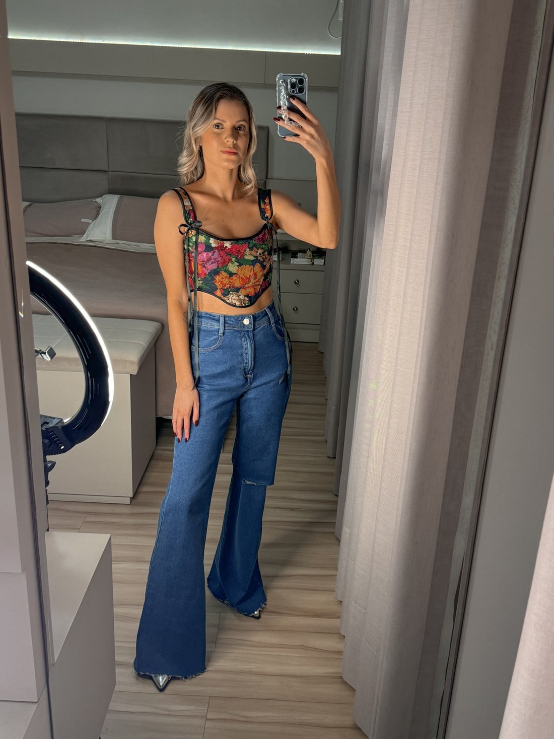 Cropped corset com alças largas e amarração estampado