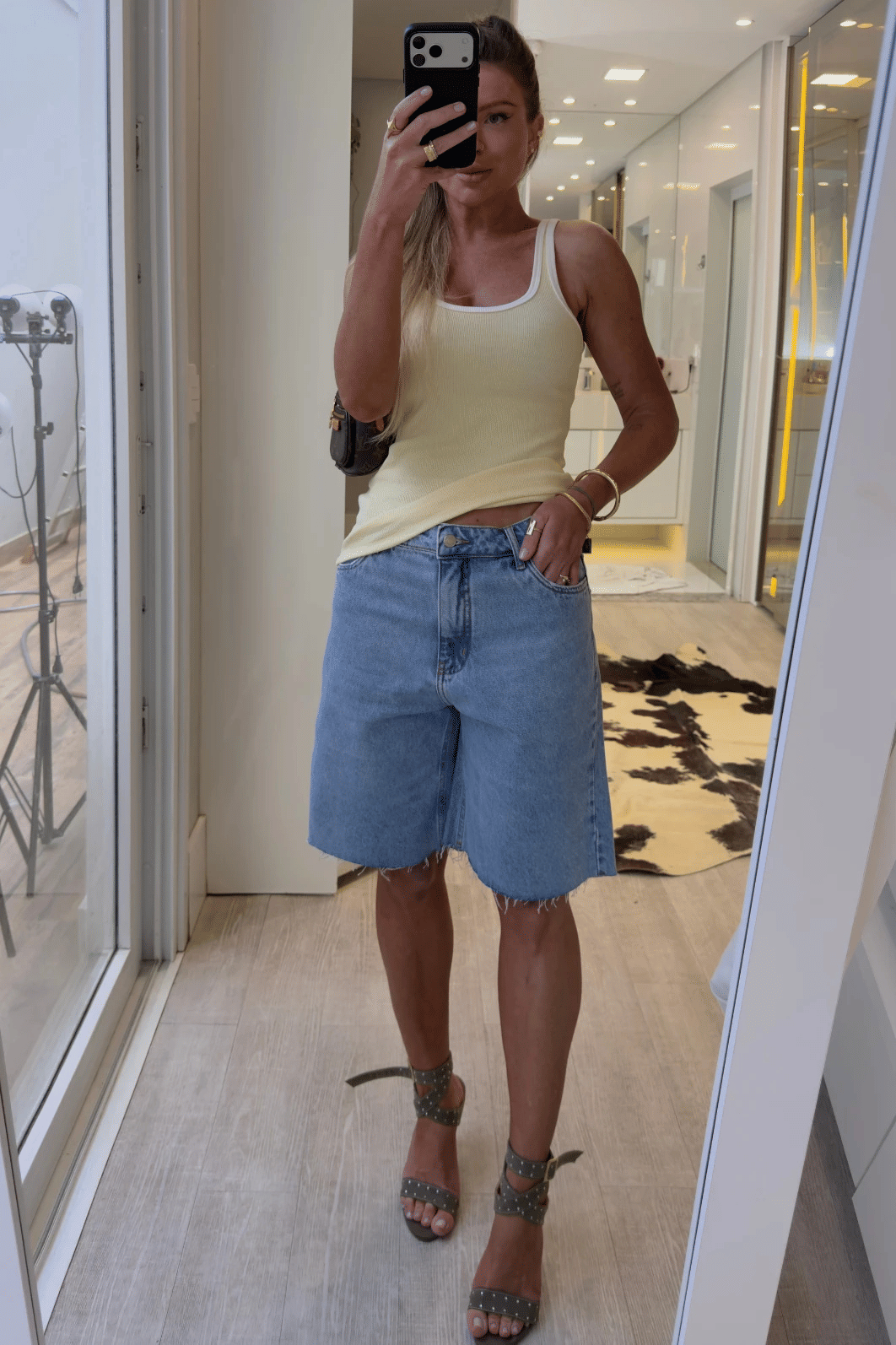 Blusa regata canelada de ribana bicolor Amarelo Manteiga Blusa regata canelada de ribana bicolor Amarelo Manteiga