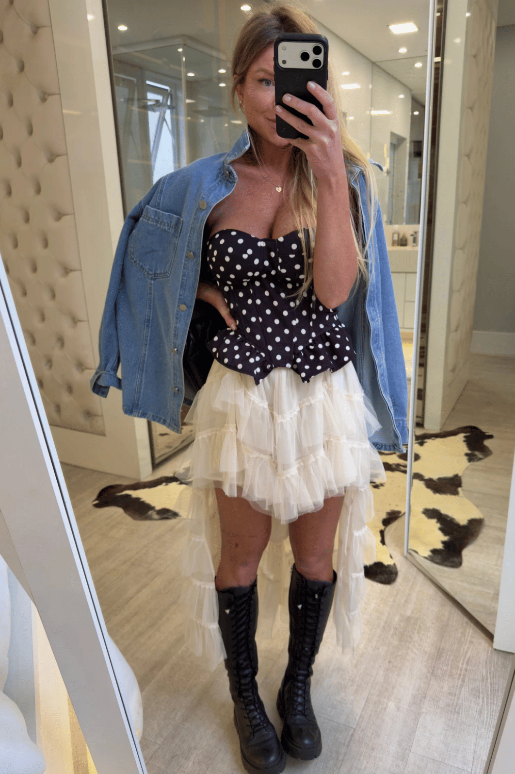 Saia midi em tule assimétrica com babados Miranda Saia midi em tule assimétrica com babados Miranda