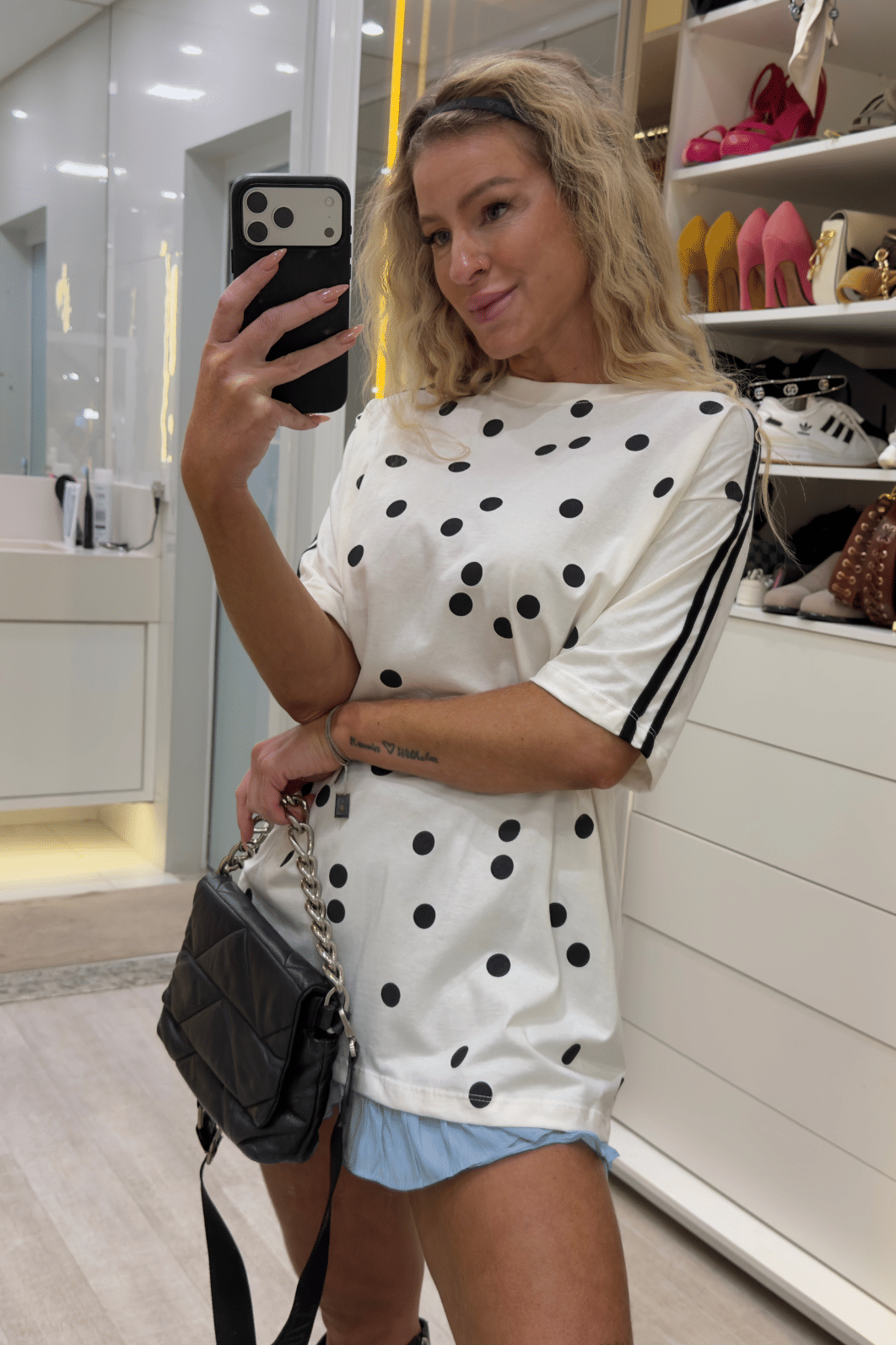 Camiseta alongada oversized style OFF estampa Poá