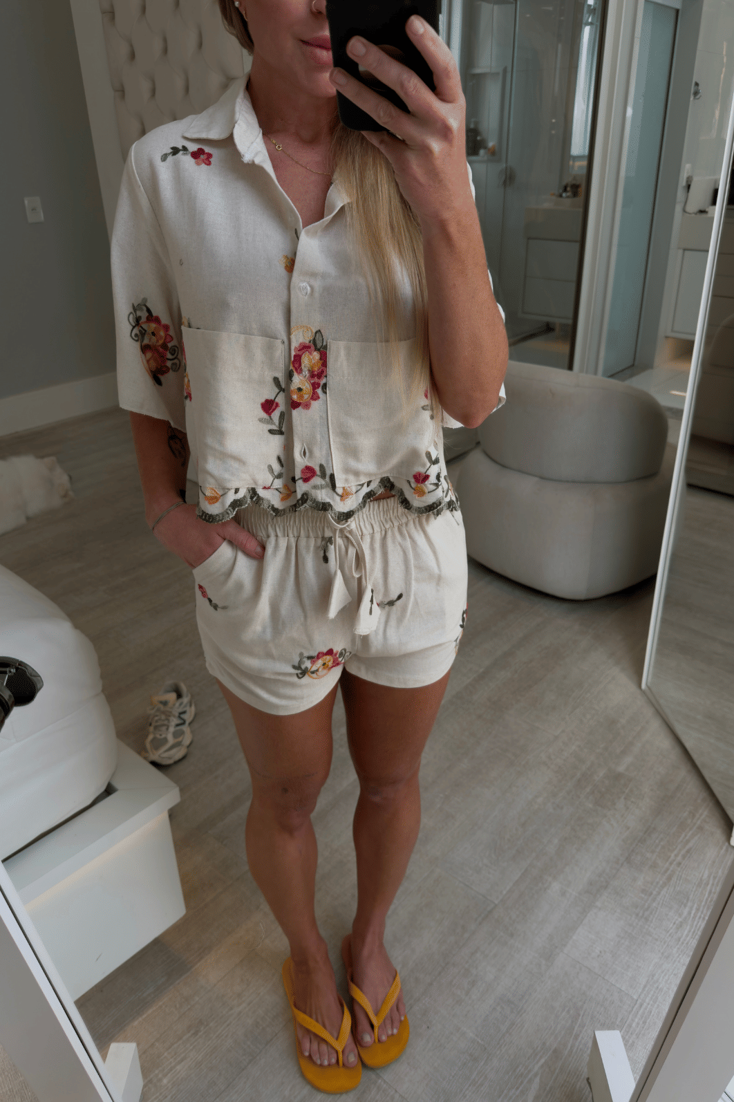 Conjunto camisa e short em linho com bordados Conjunto camisa e short em linho com bordados