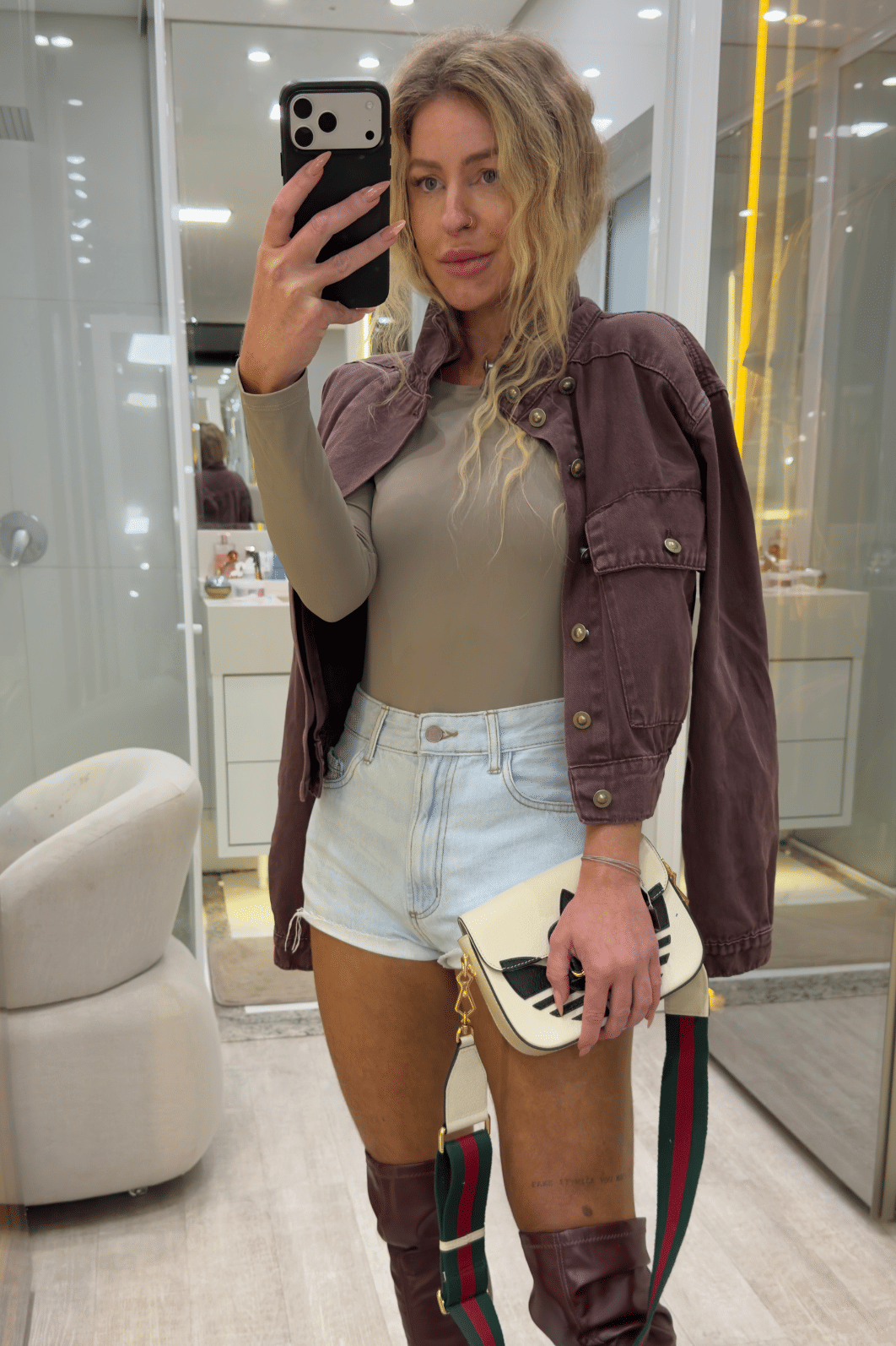 Body um ombro manga longa Body um ombro manga longa