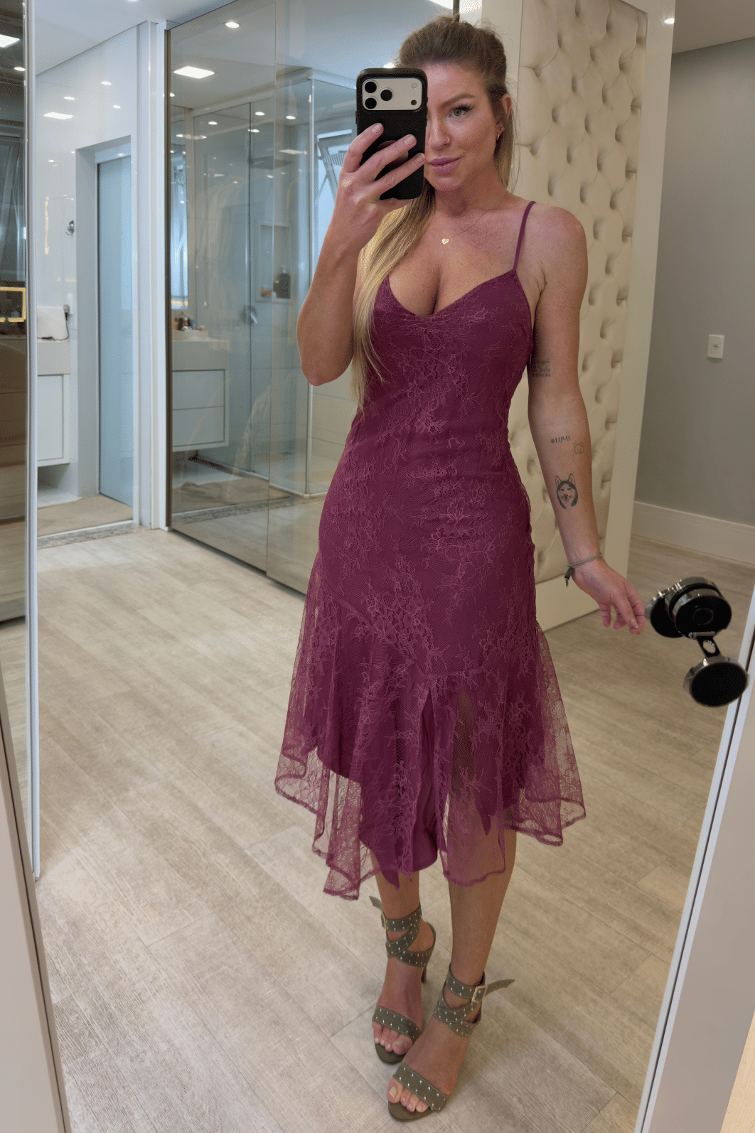 Vestido midí de alcinha em renda Inara Vestido midí de alcinha em renda Inara