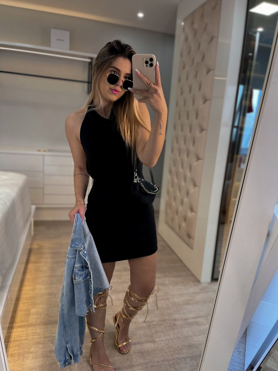 Vestido curto frente única preto Vestido curto frente única preto