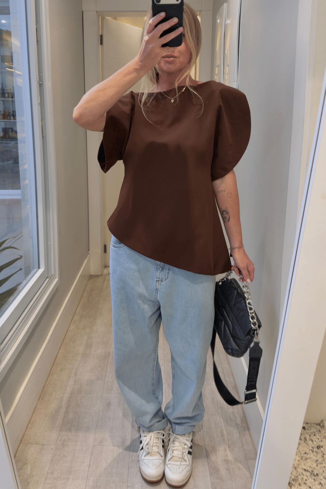 Blusa Estruturada de manga bufante Leonor MARROM Blusa Estruturada de manga bufante Leonor MARROM