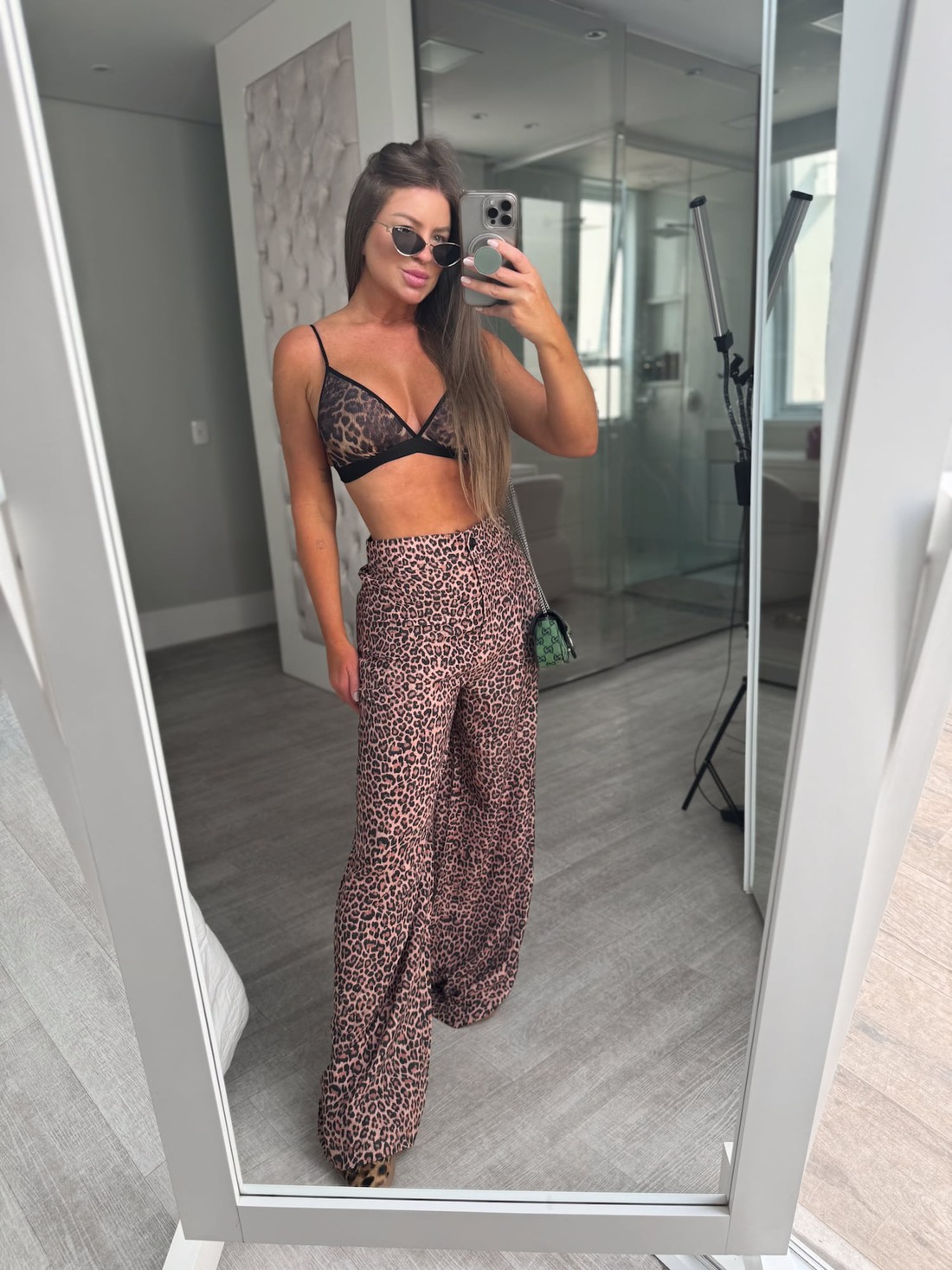 Top tule estampa onça Top tule estampa onça