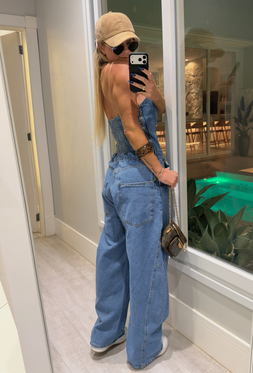 Macacão jardineira jeans balloon Luiza Macacão jardineira jeans balloon Luiza