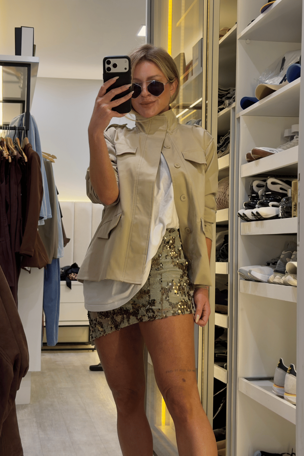 Saia de ponta em renda com aplicação de paetê calista