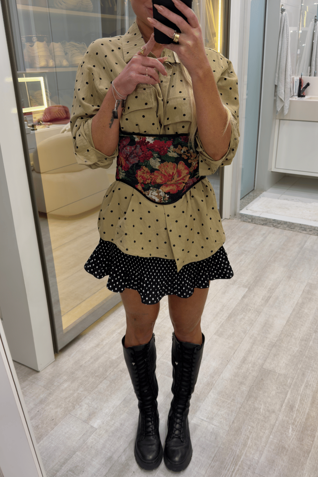Cropped corset com alças largas e amarração estampado