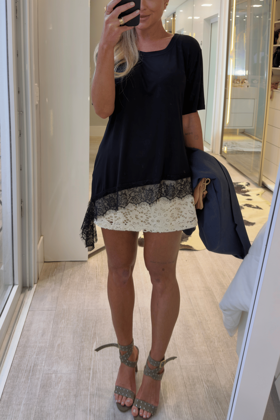 Blusa assimétrica com renda Maiara Blusa assimétrica com renda Maiara