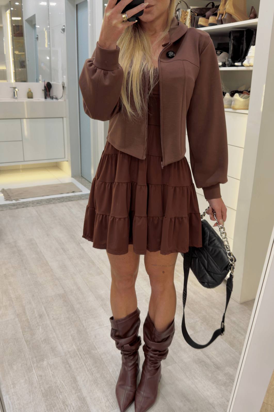 Vestido soltinho em babado MARROM Taylor
