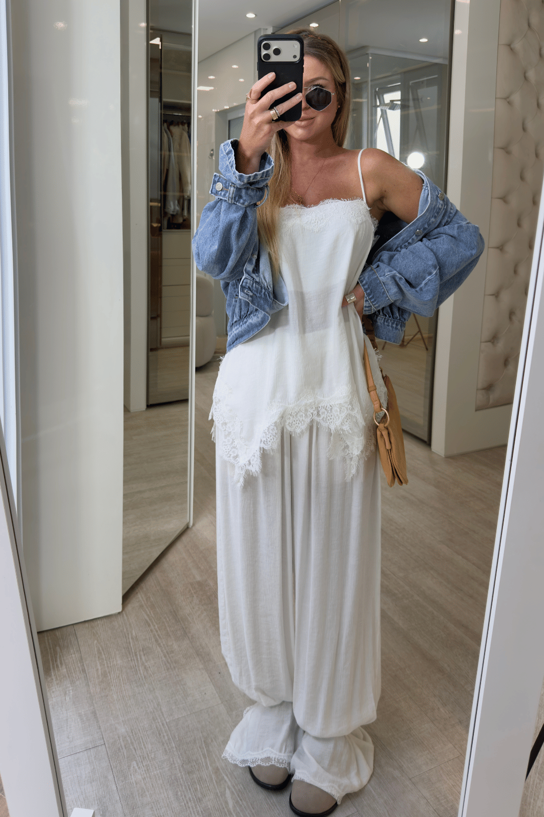 Calça balloon com detalhes em renda Paola Calça balloon com detalhes em renda Paola