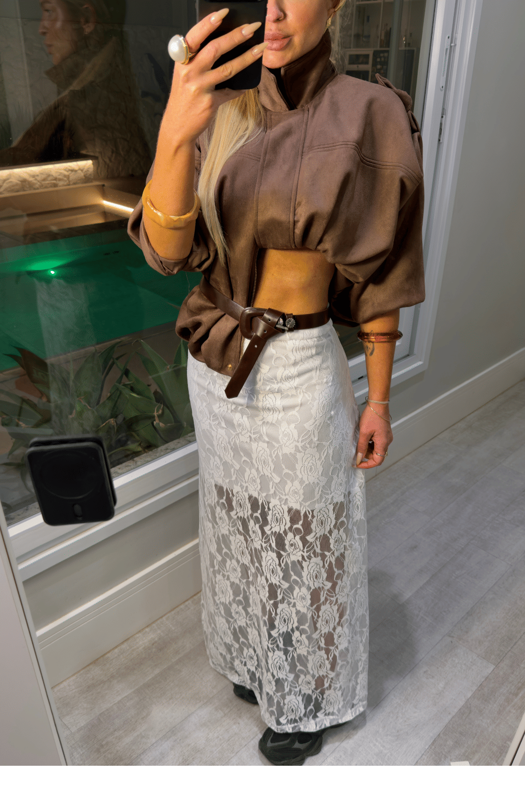 Saia midi em renda florida