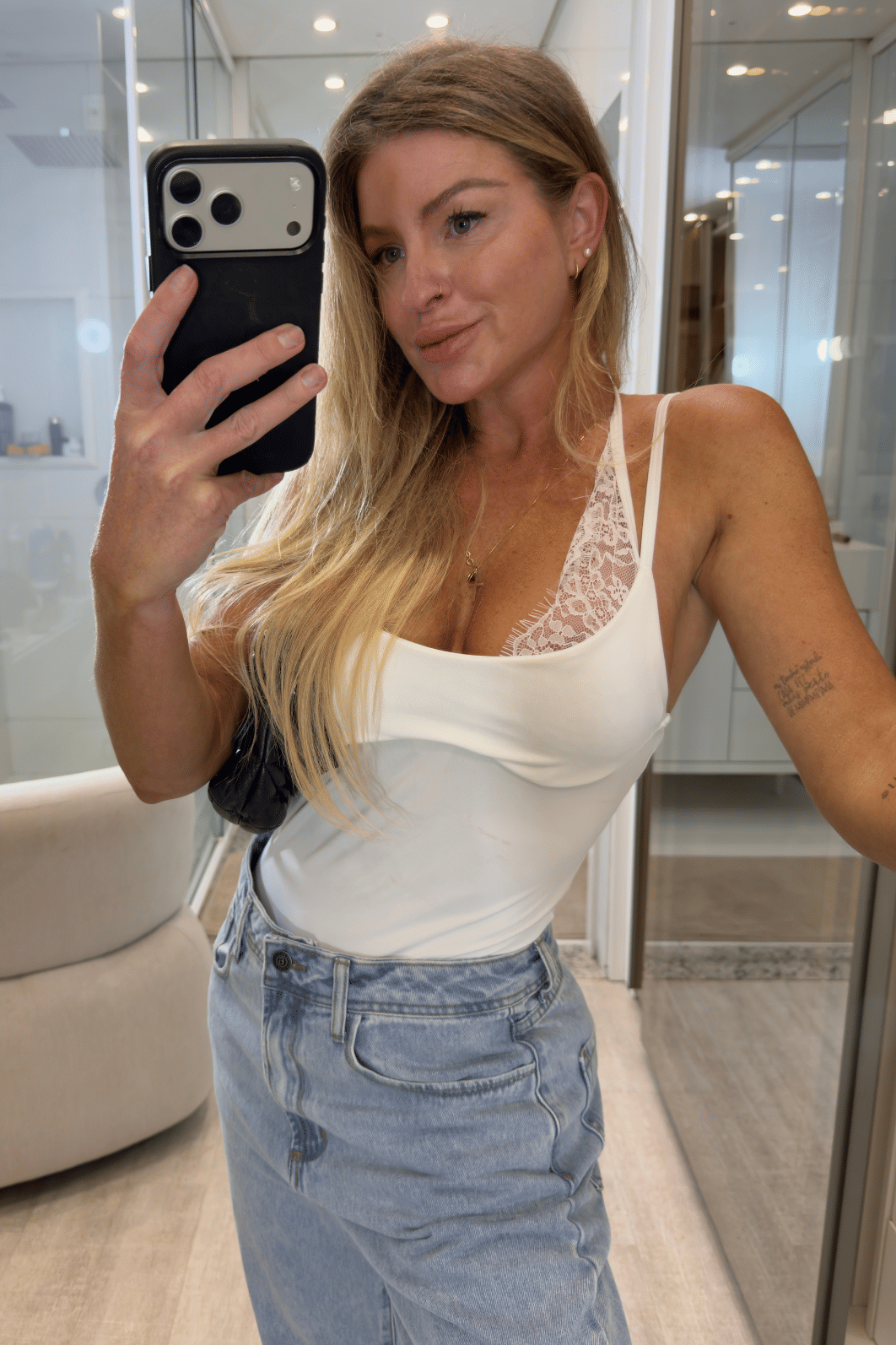 Body de alcinha com detalhes em renda Érica BRANCO Body de alcinha com detalhes em renda Érica BRANCO