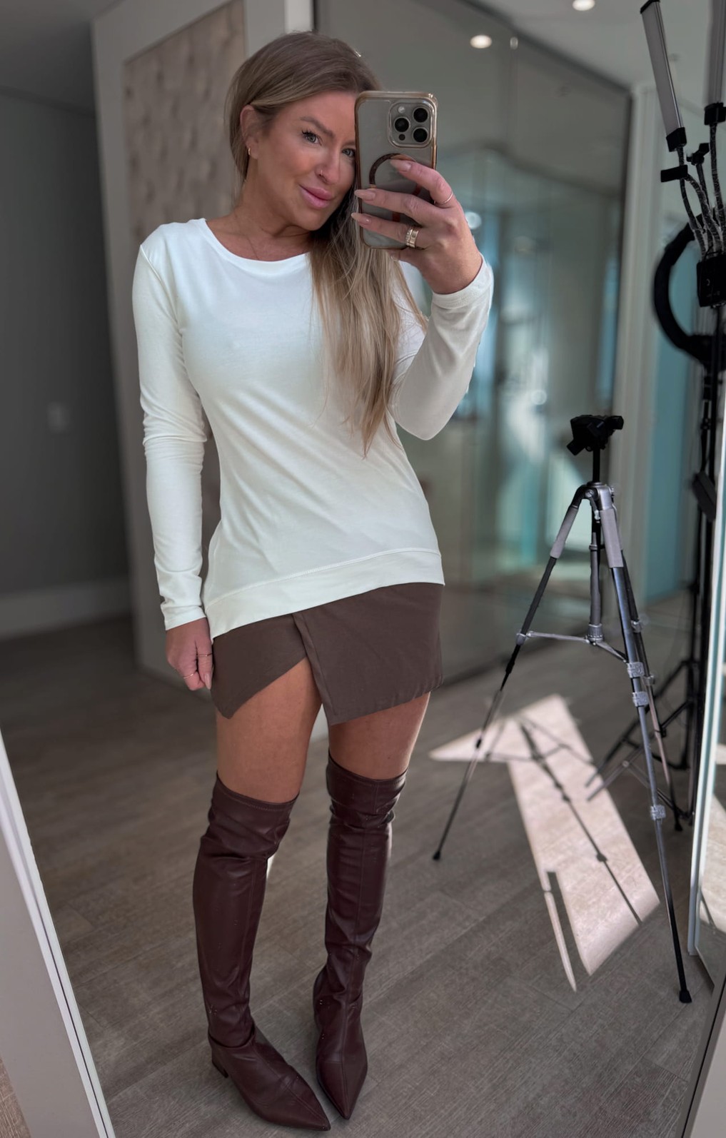 Saia curta com fenda frontal Mabel Saia curta com fenda frontal Mabel