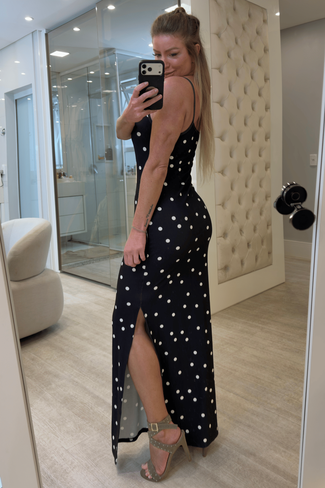 Vestido longo alcinha estampa de Poá Lola Vestido longo alcinha estampa de Poá Lola