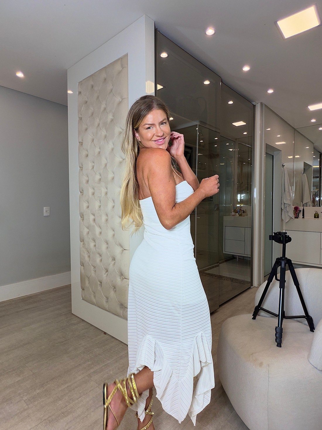 Vestido midi tomara que caia com babados Maísa Vestido midi tomara que caia com babados Maísa