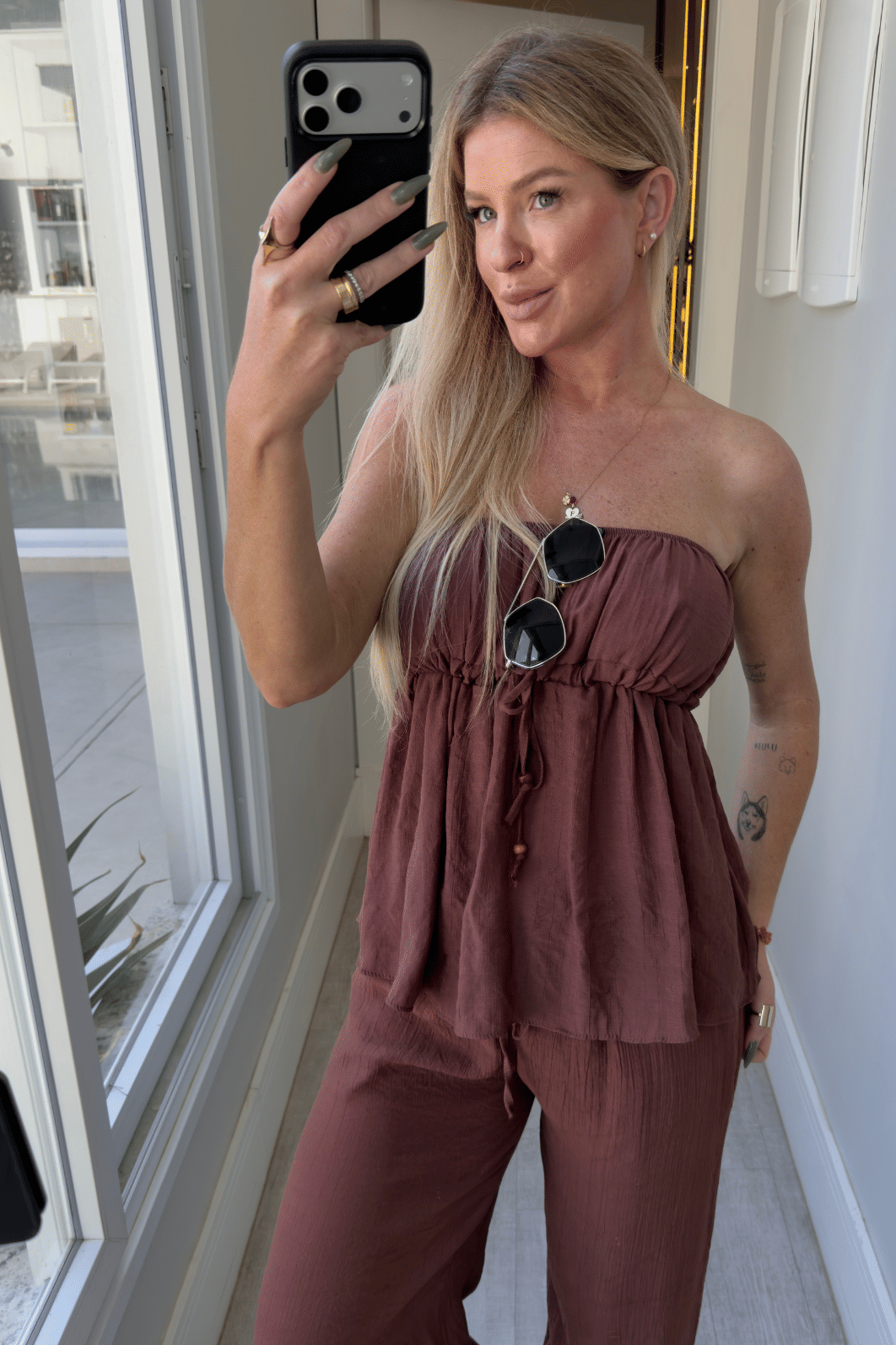Blusa tomara que caia em crepe MARROM Flora