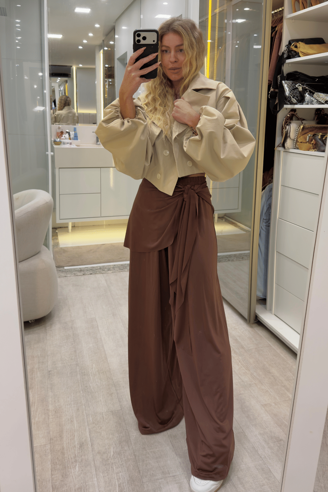 Calça pantalona com sobreposição em poliamida Calça pantalona com sobreposição em poliamida