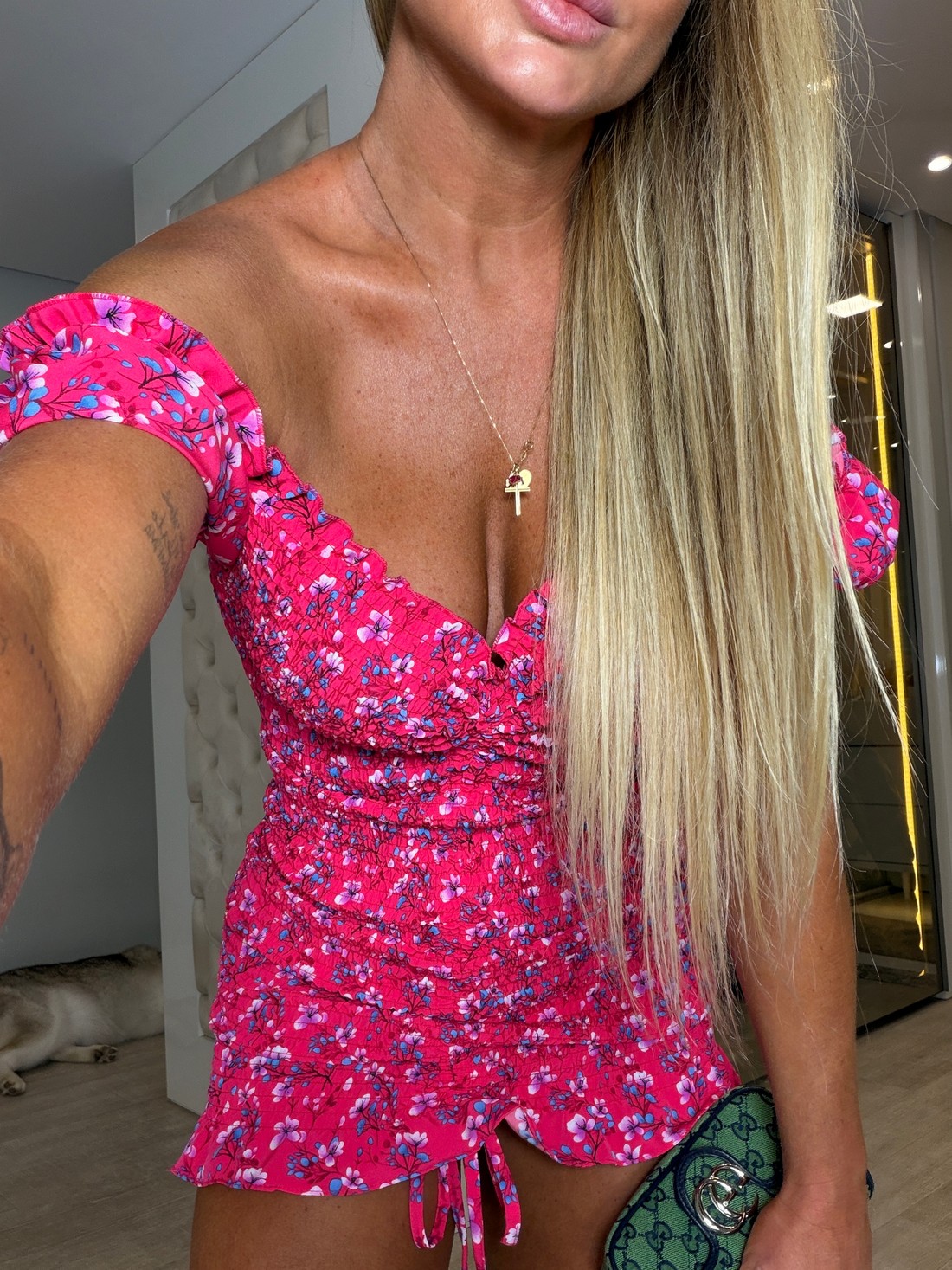 Vestido cereja pink com estampa de  flores