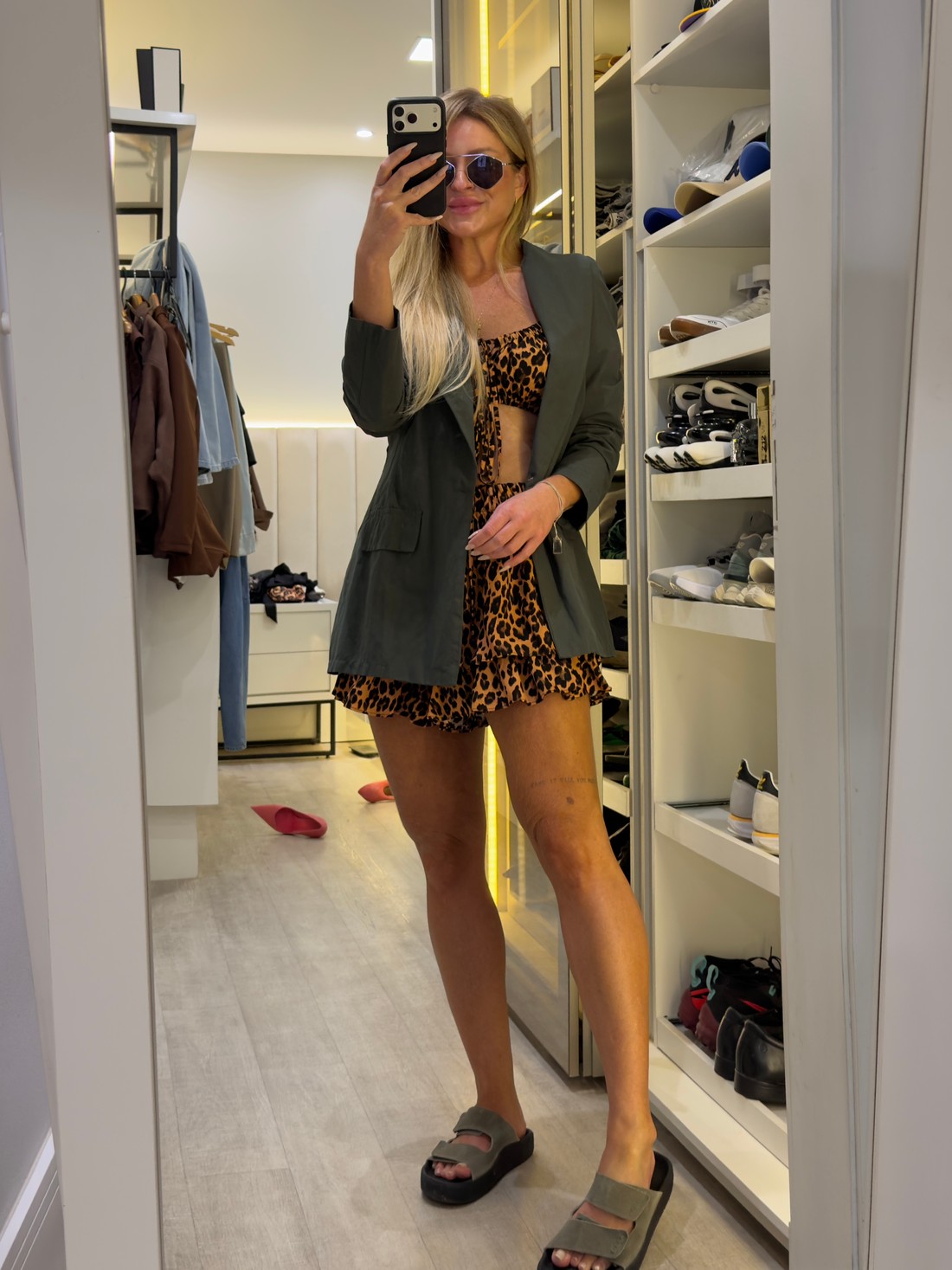 Conjunto Blusa e short com babados estampa de onça