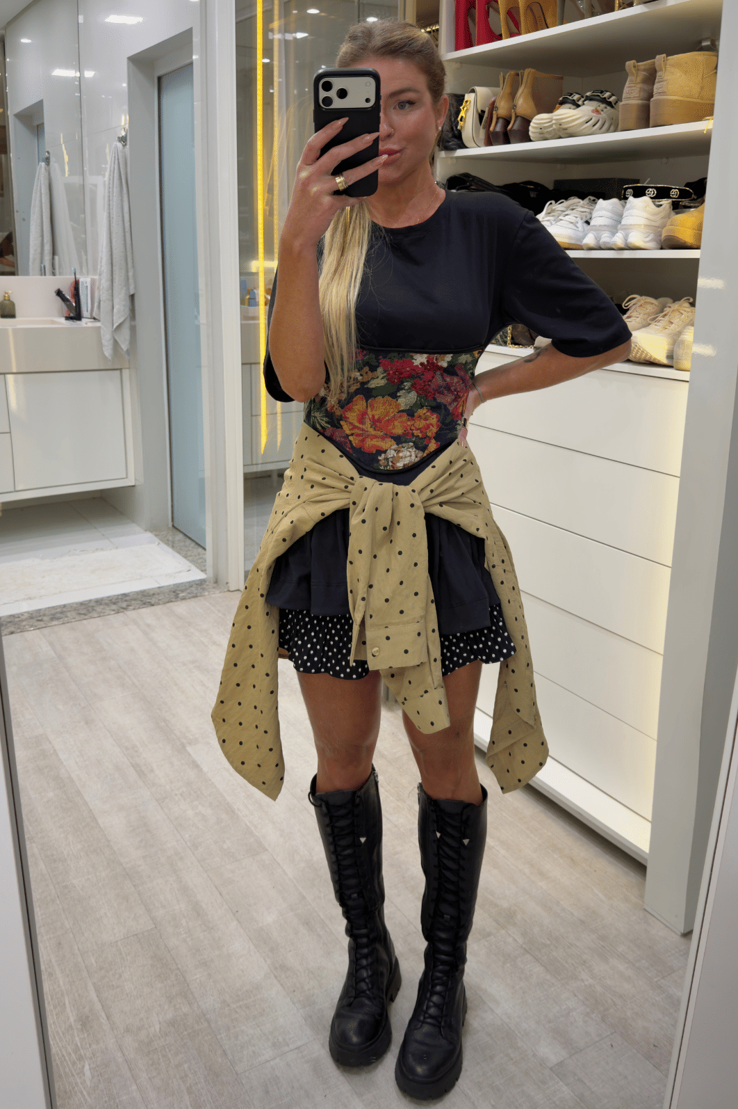 Cropped corset com alças largas e amarração estampado