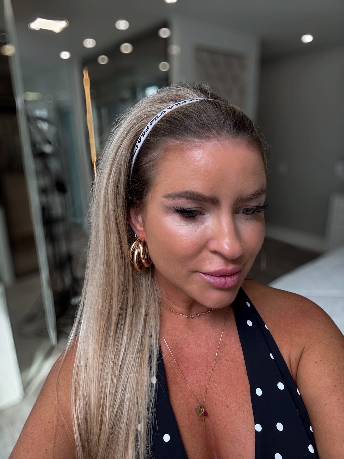 Brinco meia argola vazado dourado Brinco meia argola vazado dourado