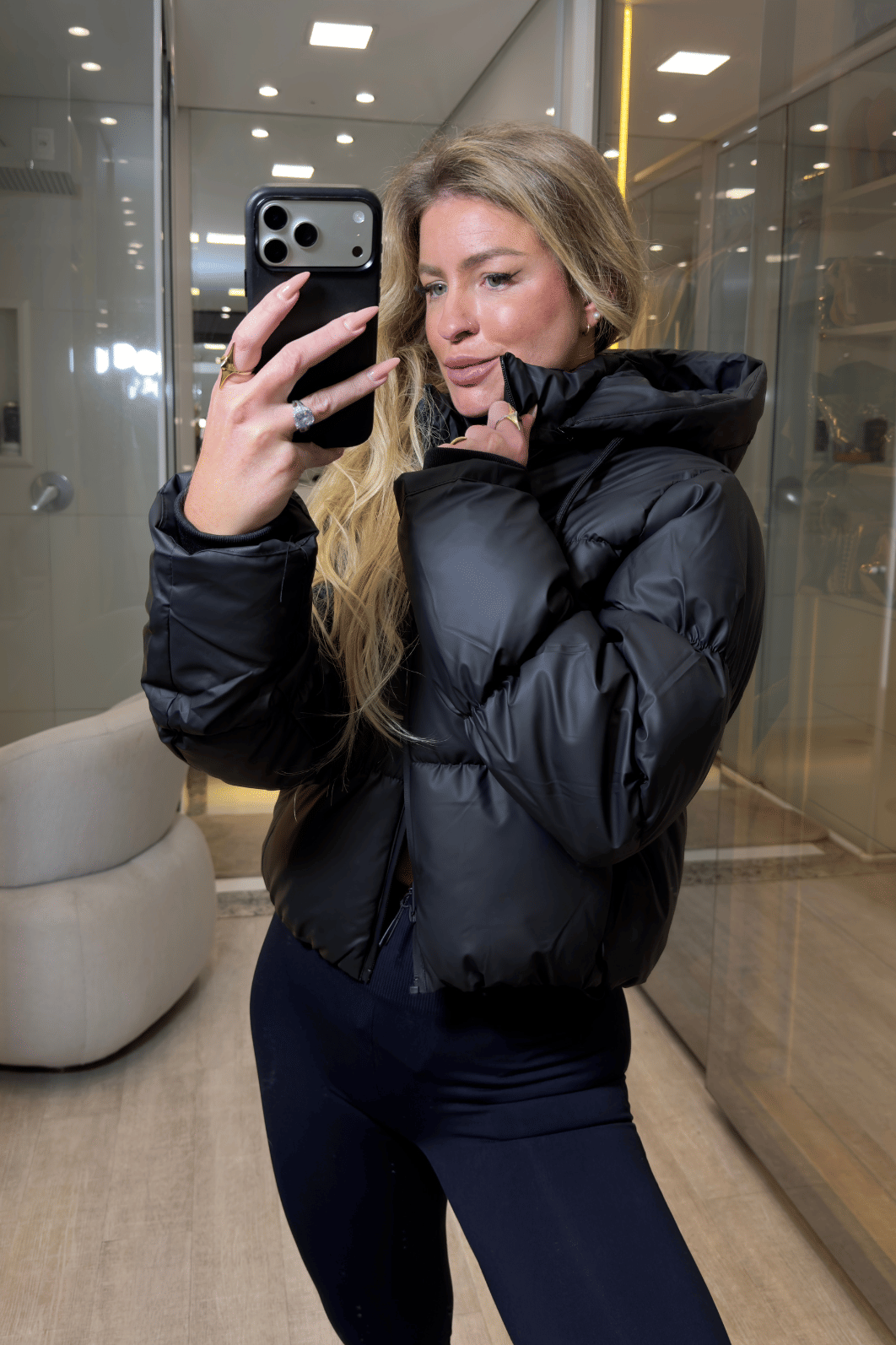 Jaqueta puffer com capuz Lara Jaqueta puffer com capuz Lara