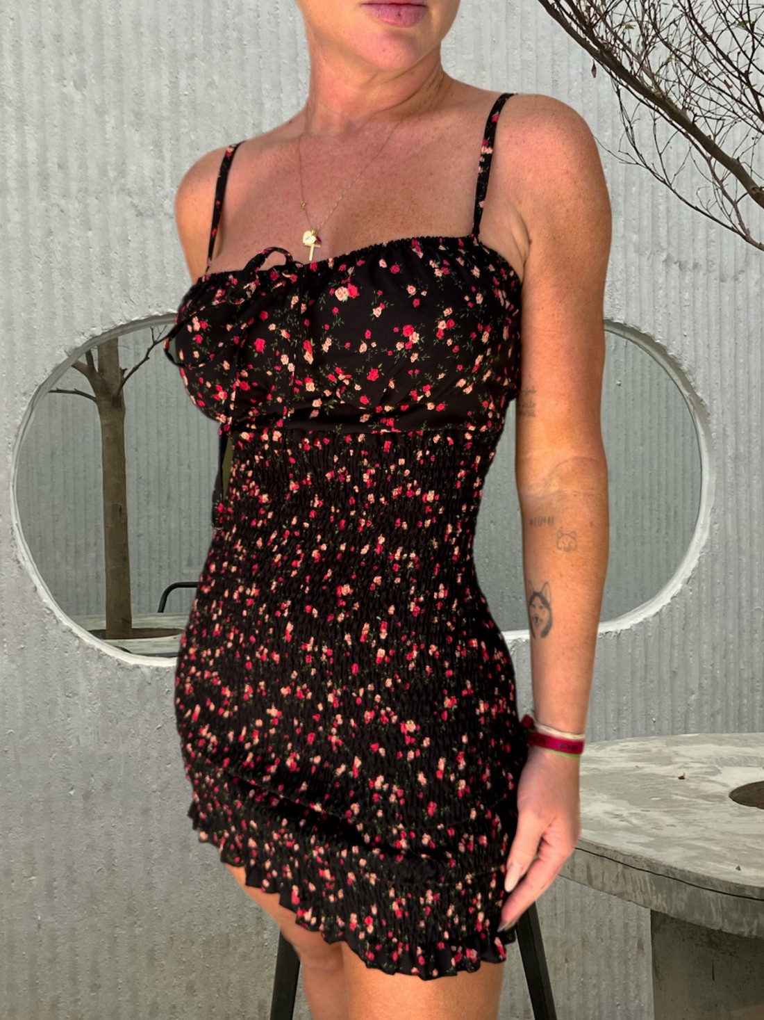 Vestido sheila preto com estampa de flores