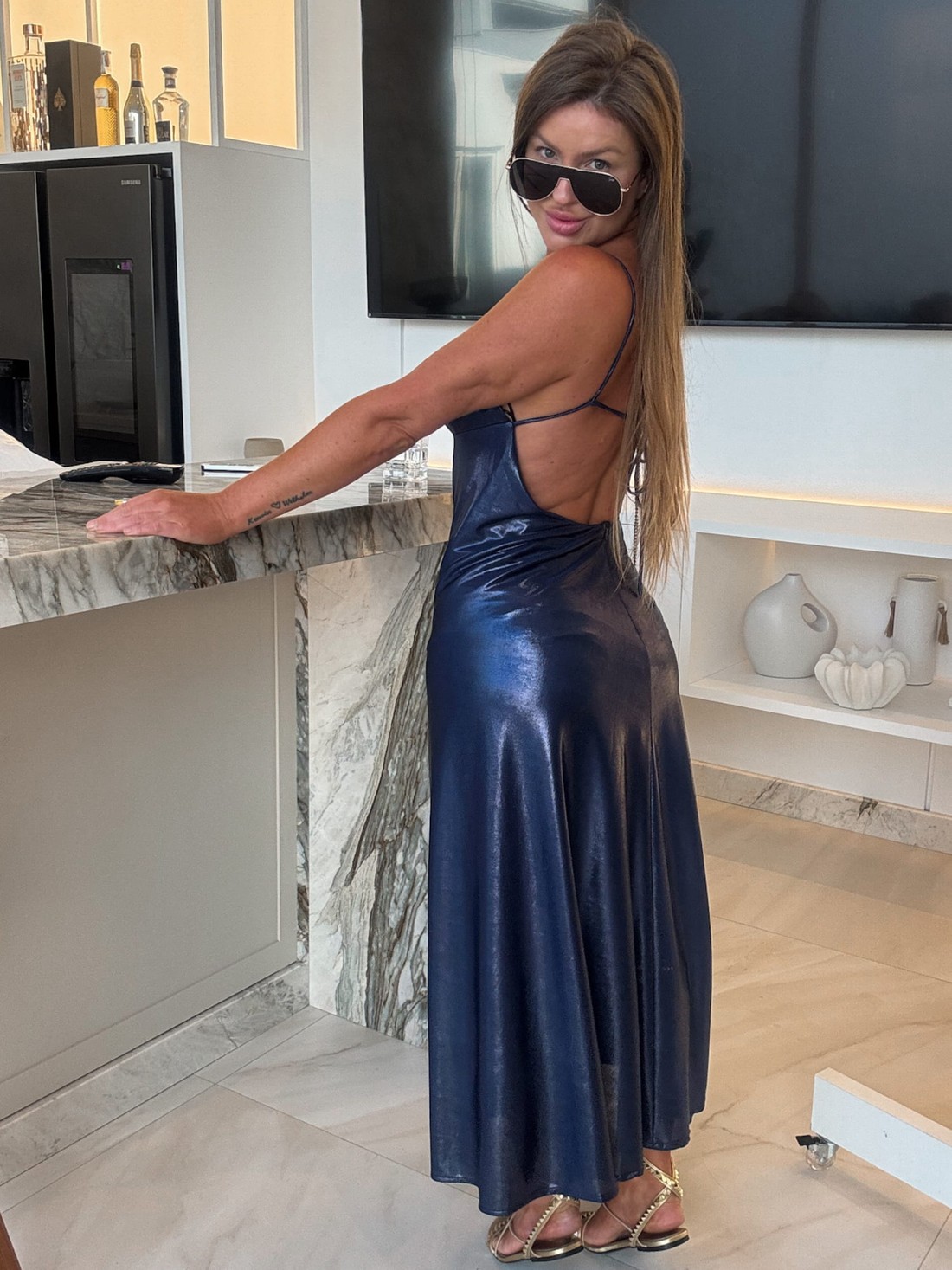 Vestido midi busto vazado frente única Vestido midi busto vazado frente única