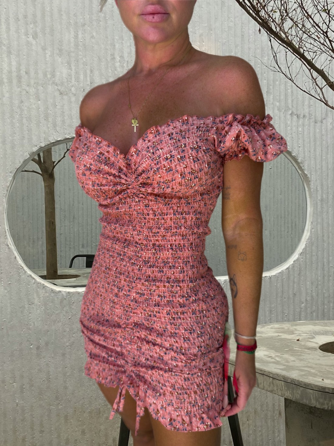 Vestido cereja rosa antigo com flores