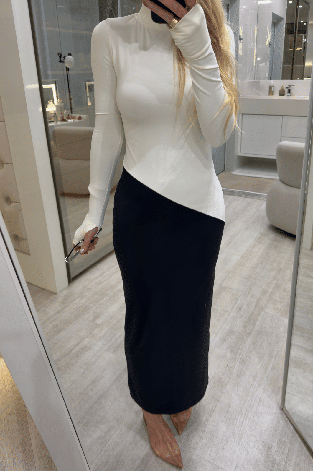 vestido longo Bicolor Sthepanie Preto e Branco vestido longo Bicolor Sthepanie Preto e Branco