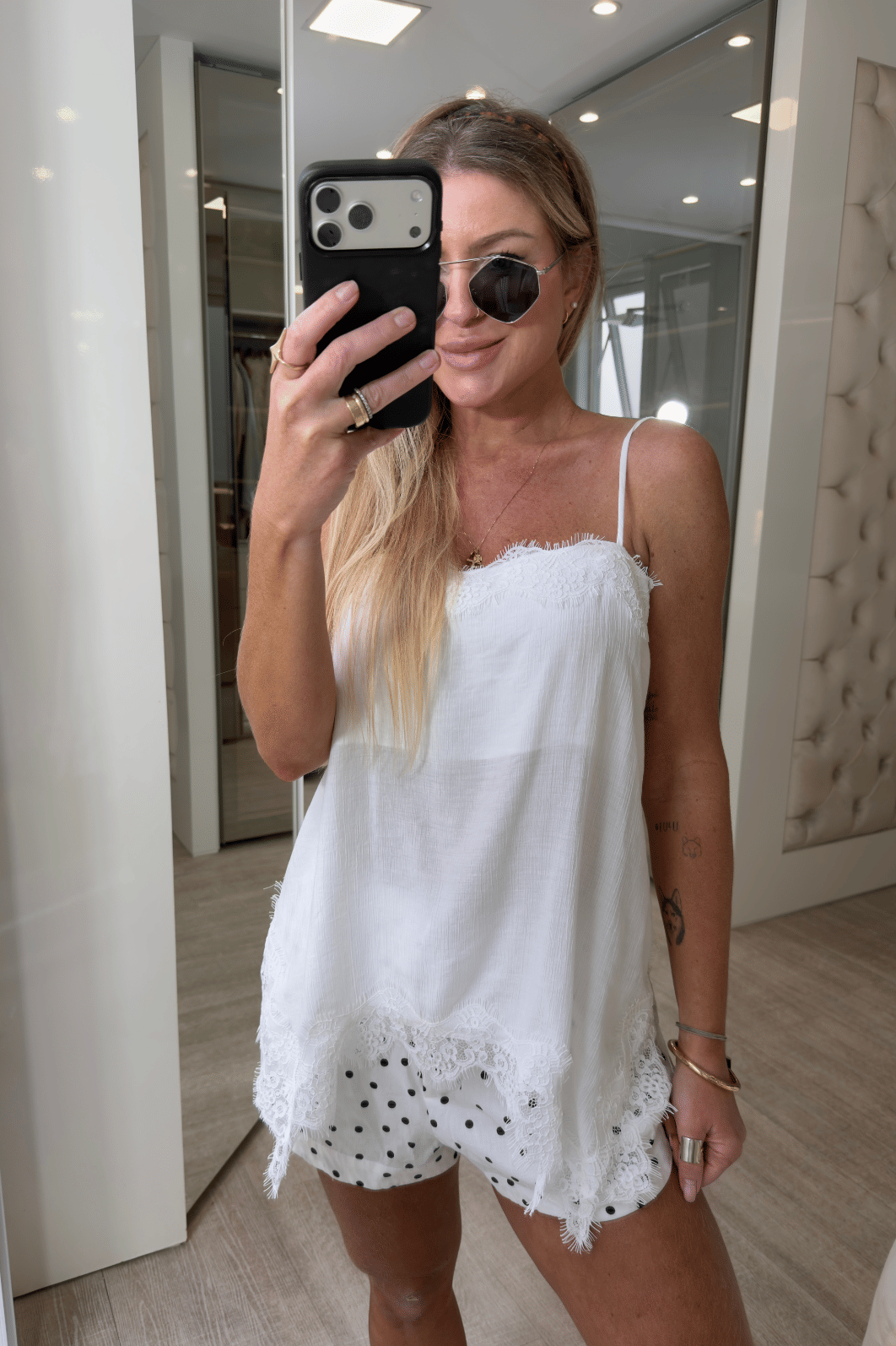 Short curto estampa de  poá com pregas Belinda