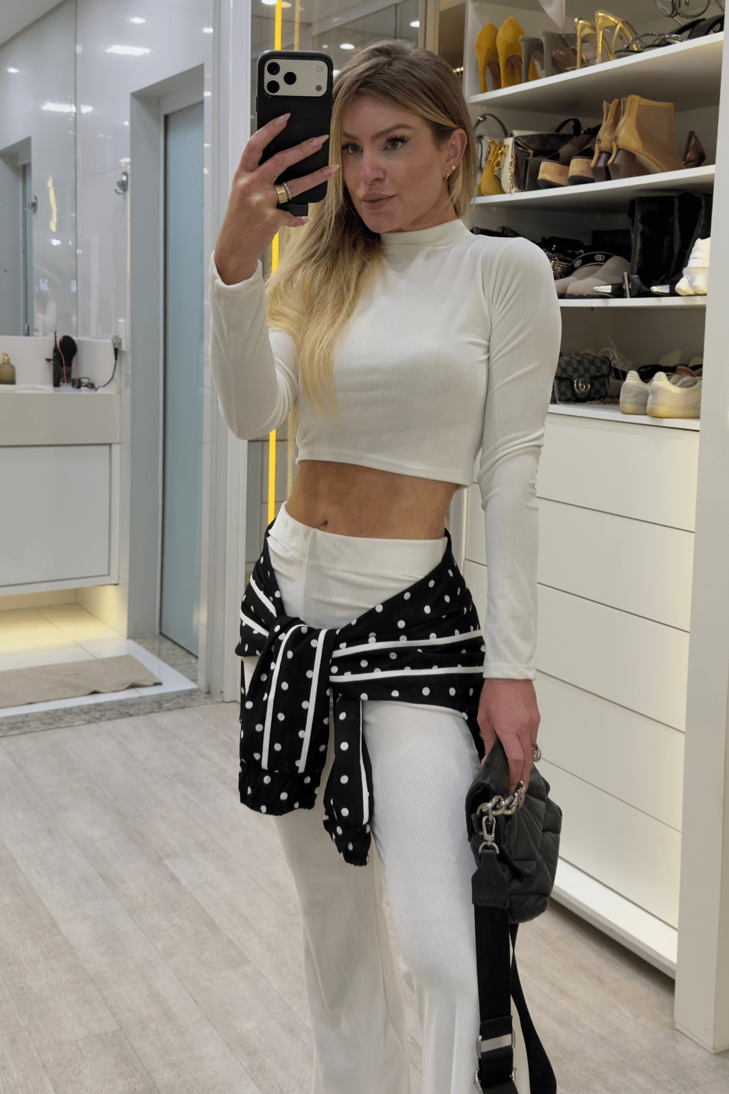 Conjunto calça e cropped manga longa veludo cotelê brilhoso Nicolly OFF WHITE Conjunto calça e cropped manga longa veludo cotelê brilhoso Nicolly OFF WHITE