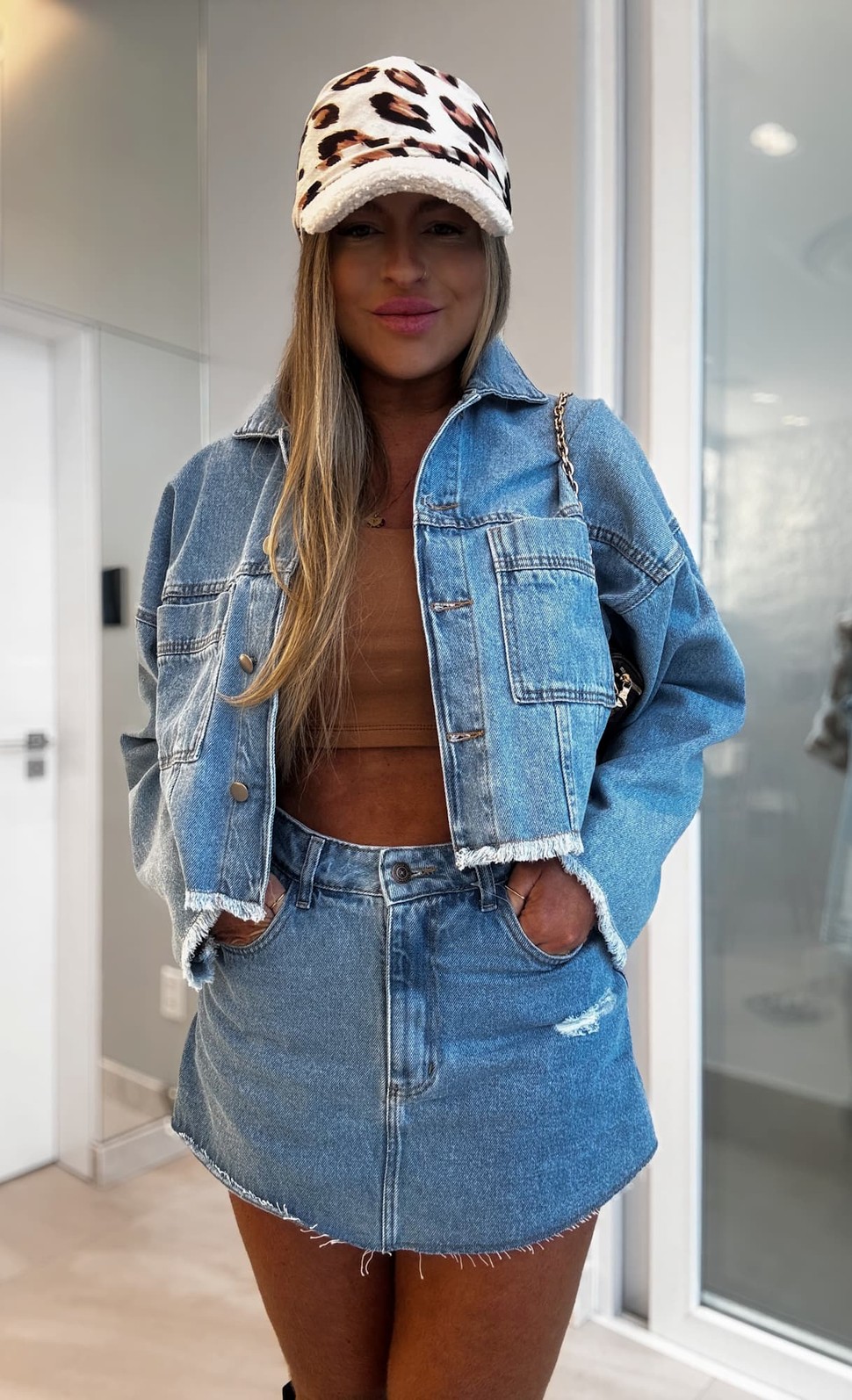 Jaqueta jeans oversize barra desfiada Jaqueta jeans oversize barra desfiada