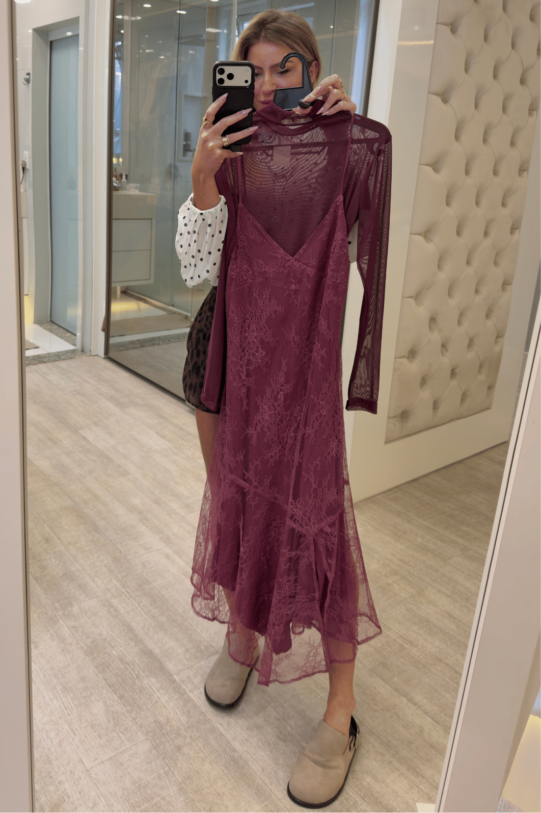 Vestido midí em renda Inara Vestido midí em renda Inara